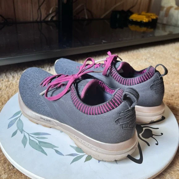 Brooks Ricochet Sneaker 9.5 1202921B018 Running Shoes Black, Burgundy. - Picture 9 of 17